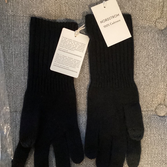 Nordstrom Cashmere Gloves, One Size - Picture 5 of 5